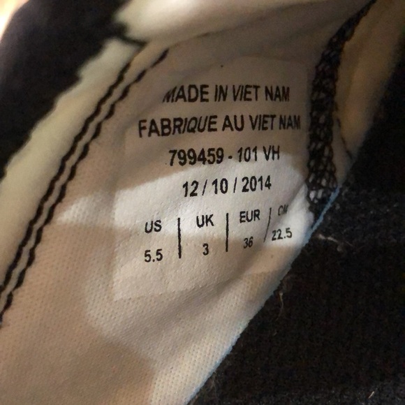 Nike sneakers, size 5.5 - Picture 6 of 6